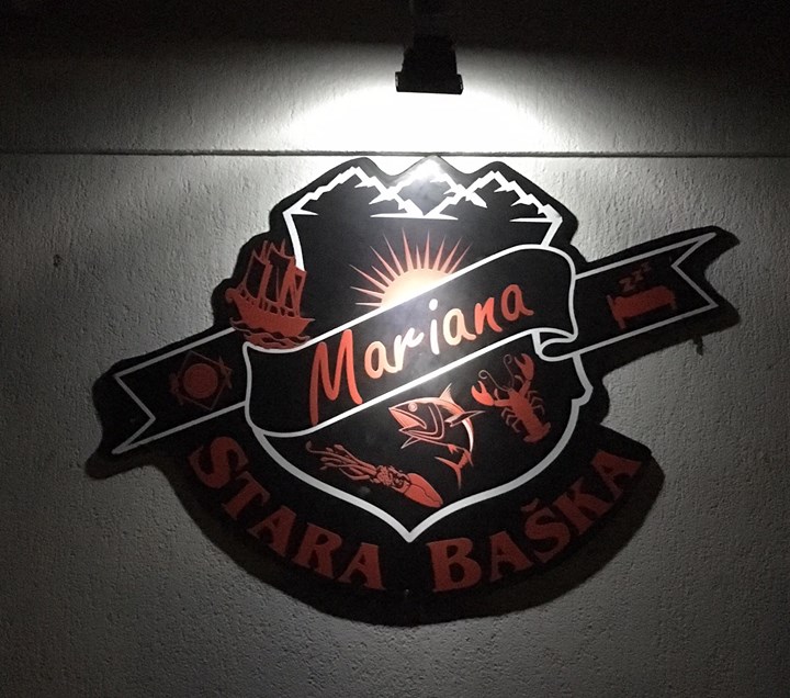 Das neue Logo ziert nun endlich auch die Rückwand unserer Bar 😃